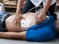 Electrodes, batteries et accessoires pour défibrillateur