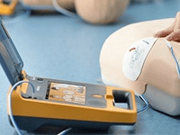 Défibrillateurs de formation et accessoires