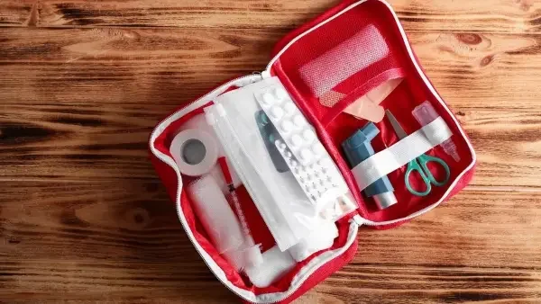Guide 10 indispensables à avoir dans sa trousse de secours